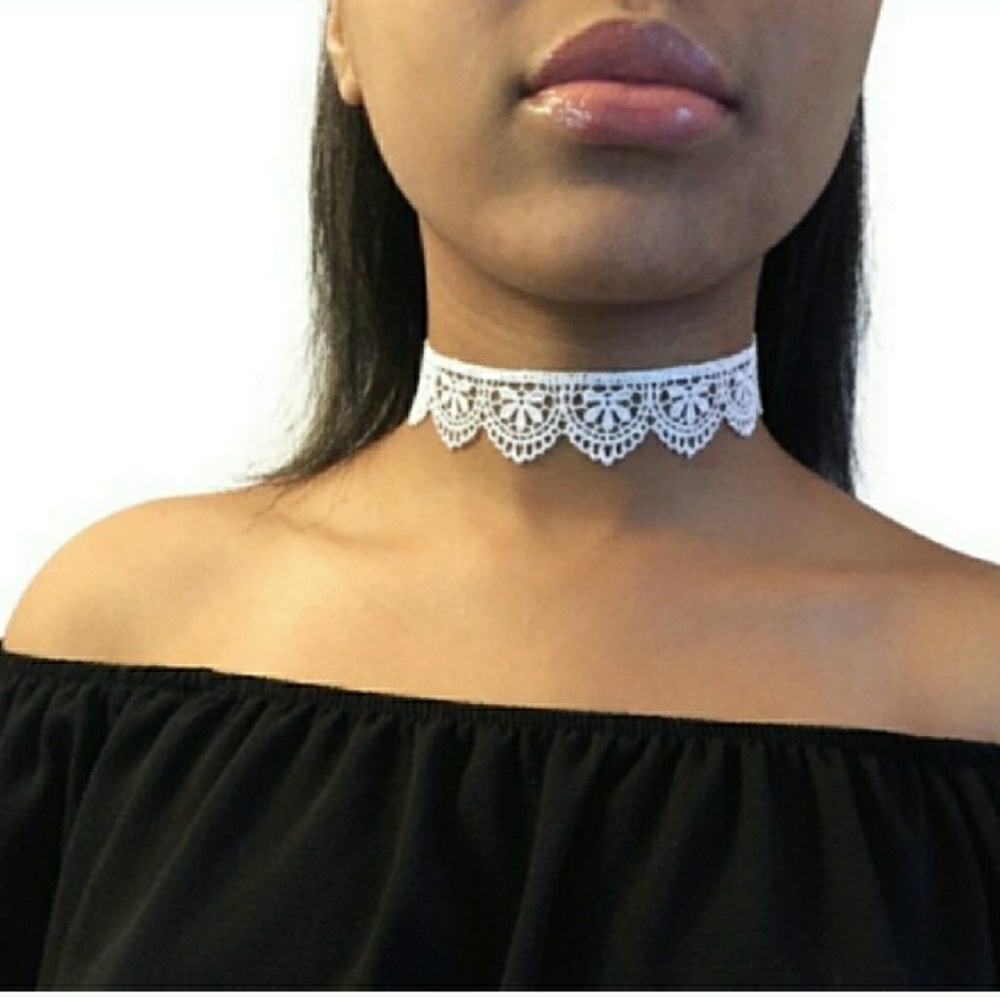 NWT Dani Rogue White Venice Lace Choker